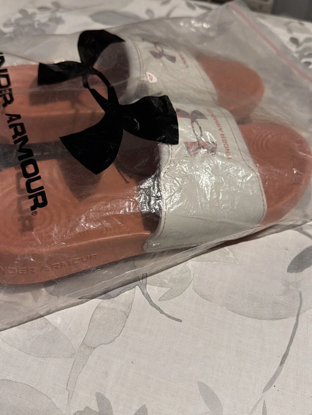 Under Armour Women's Ignite Select, Size 9 Canyon Pink/Summit White/Canyon Pink, - Picture 5 of 5